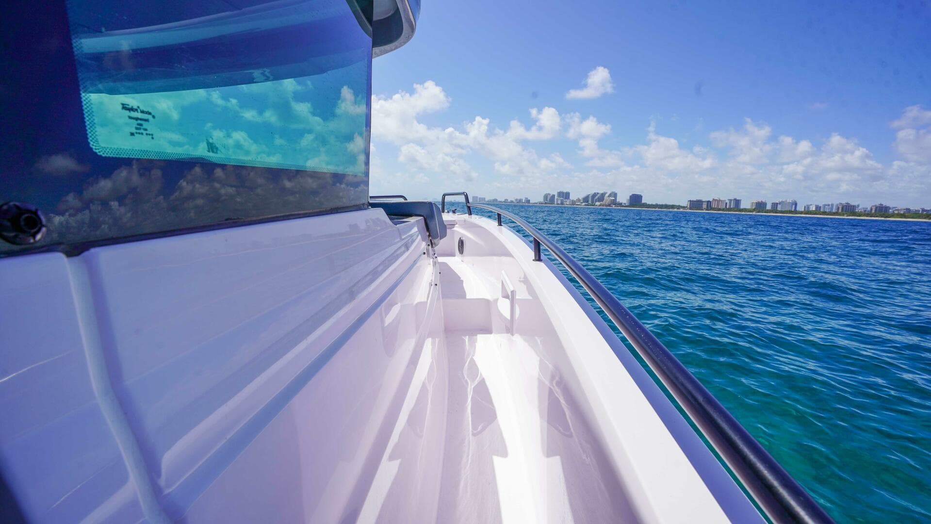 2024 Axopar 37 XC Cross Cabin