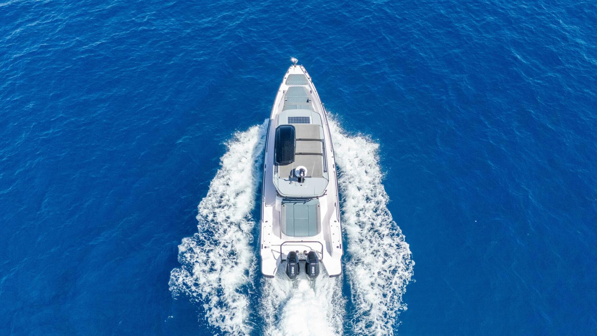 2024 Axopar 37 XC Cross Cabin