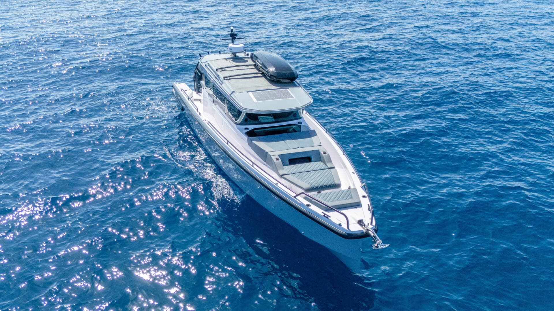 2024 Axopar 37 XC Cross Cabin