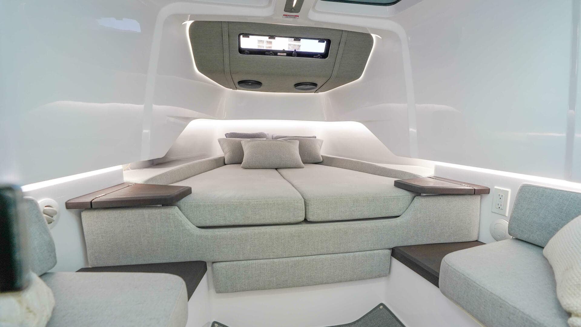 2024 Axopar 37 XC Cross Cabin