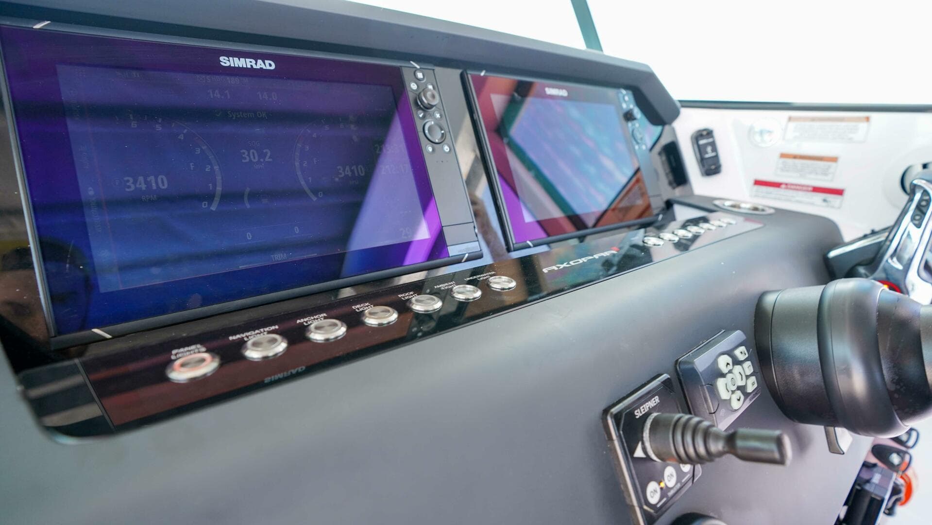 2024 Axopar 37 XC Cross Cabin