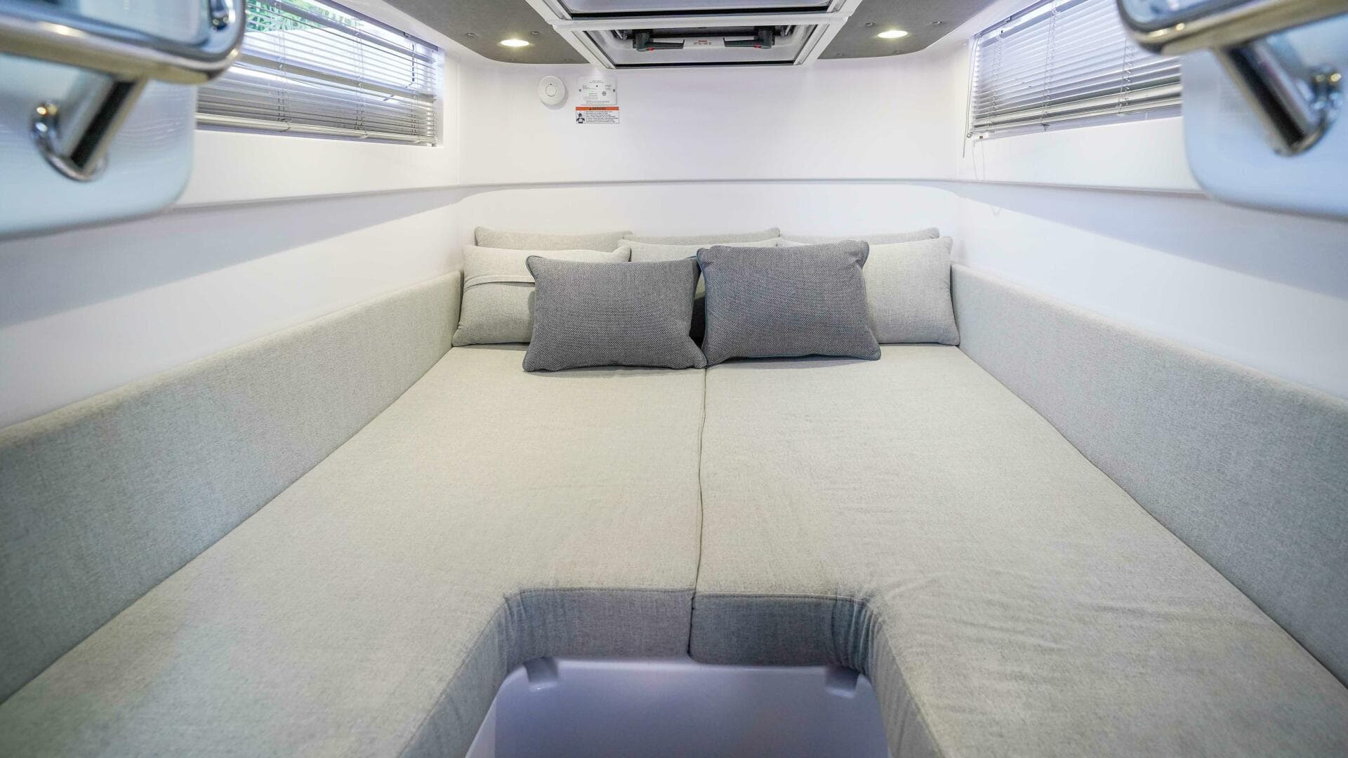 2024 Axopar 37 XC Cross Cabin