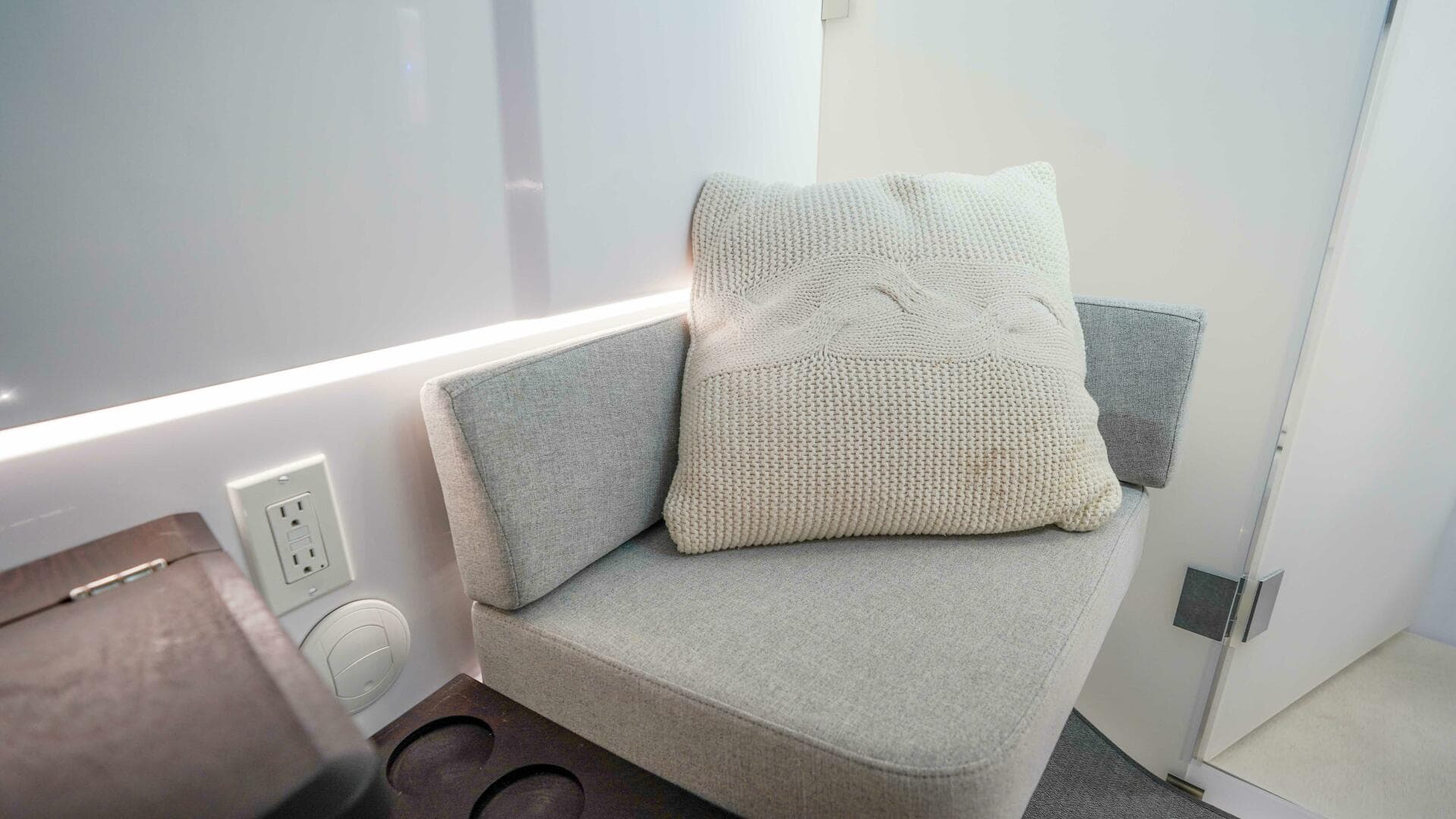 2024 Axopar 37 XC Cross Cabin