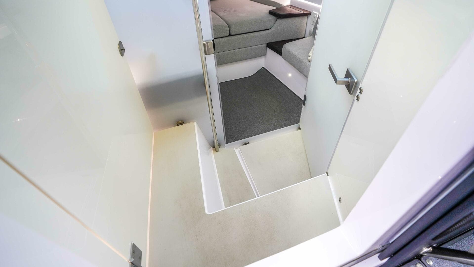 2024 Axopar 37 XC Cross Cabin