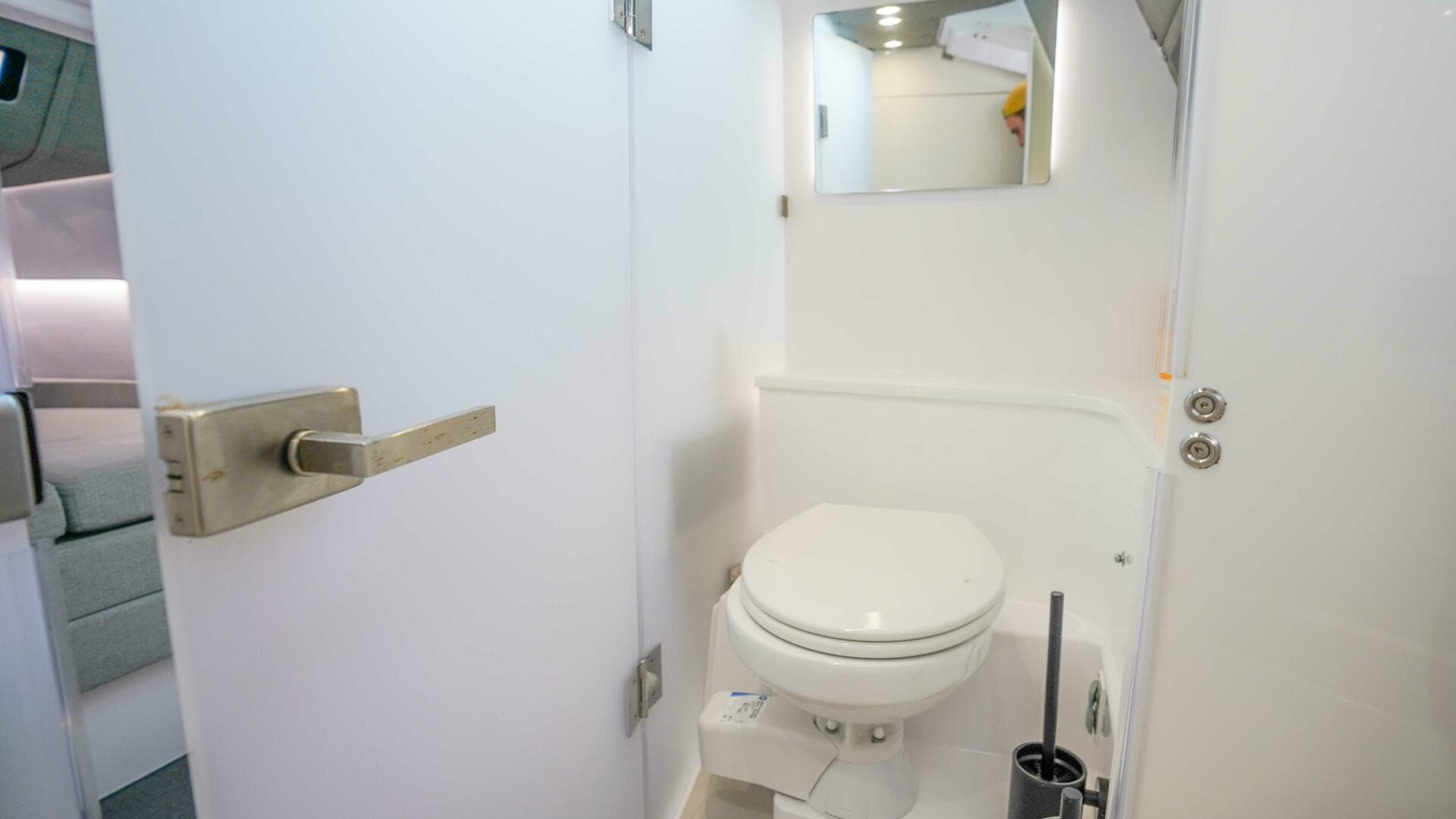 2024 Axopar 37 XC Cross Cabin