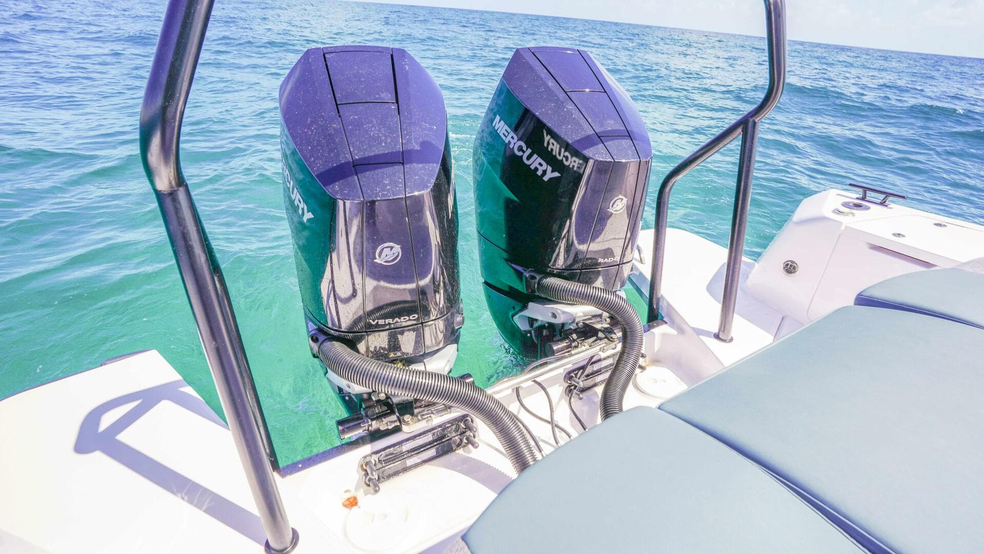 2024 Axopar 37 XC Cross Cabin