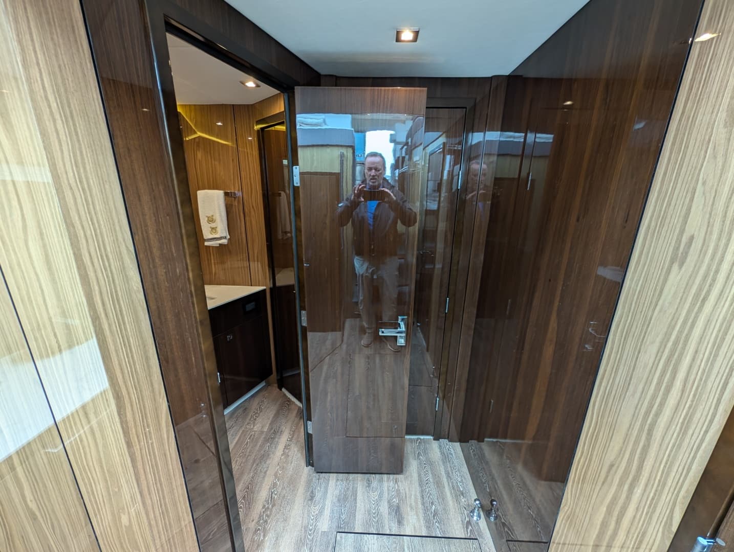 2022 Cruisers Yachts 54 Cantius