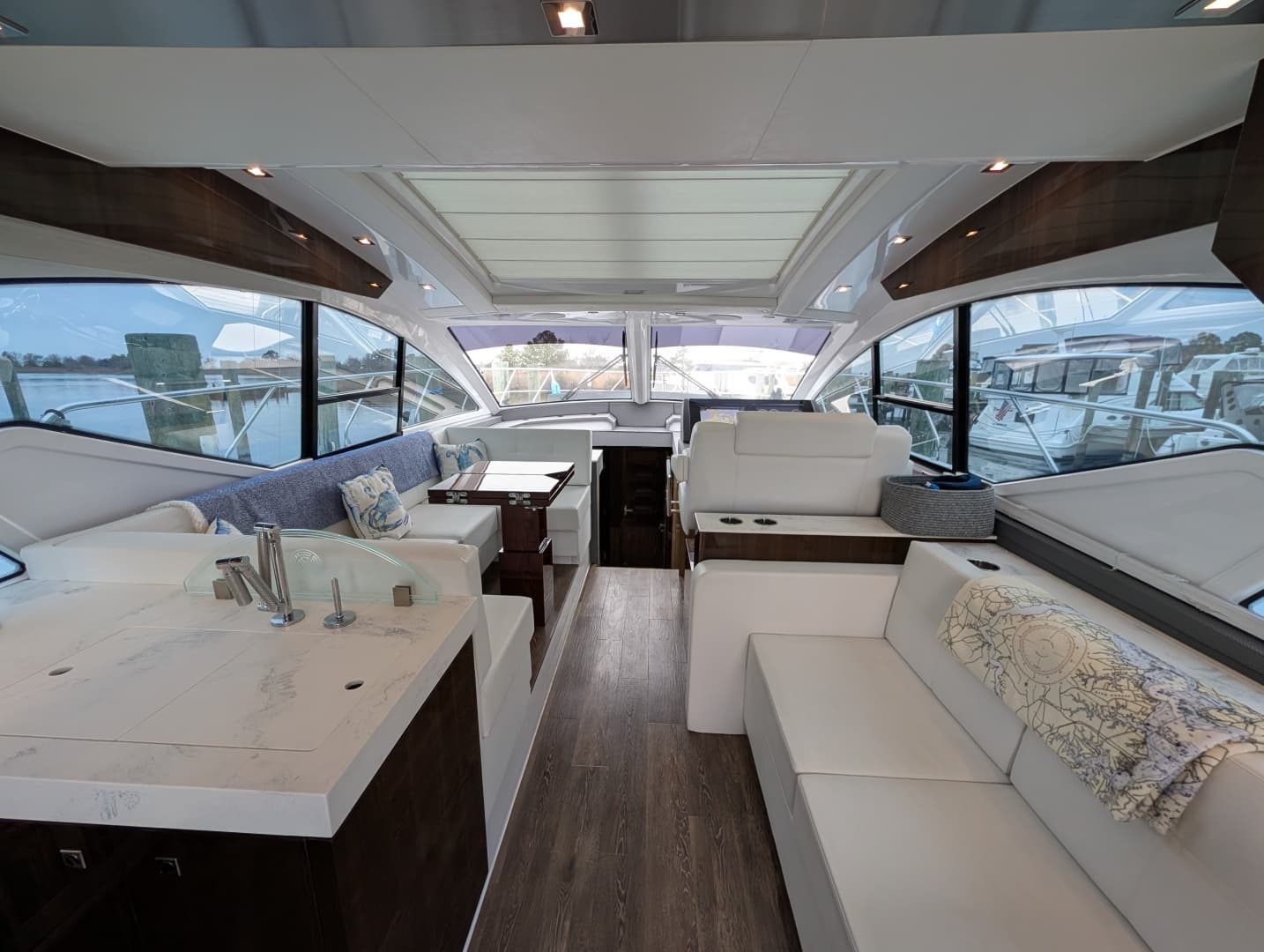 2022 Cruisers Yachts 54 Cantius