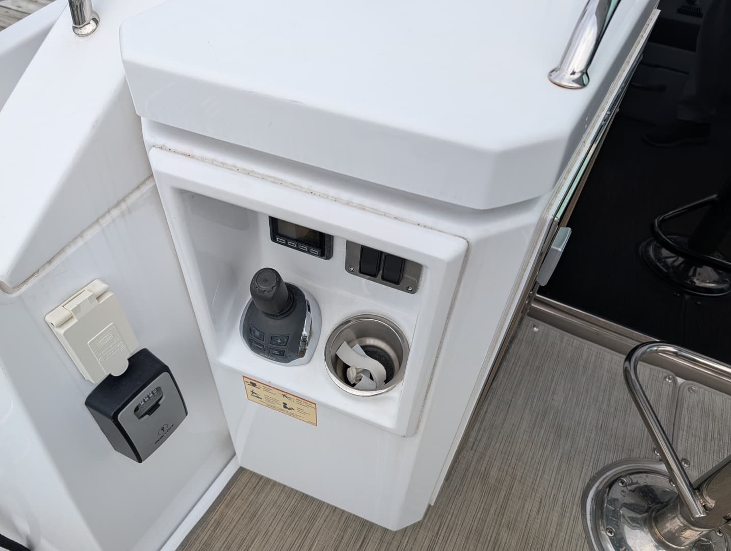 2022 Cruisers Yachts 54 Cantius