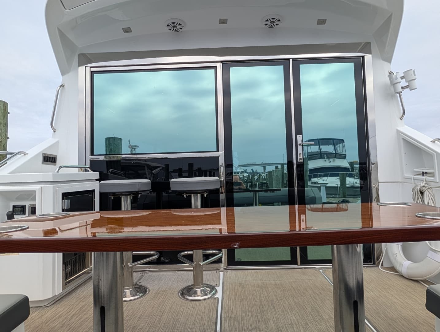 2022 Cruisers Yachts 54 Cantius