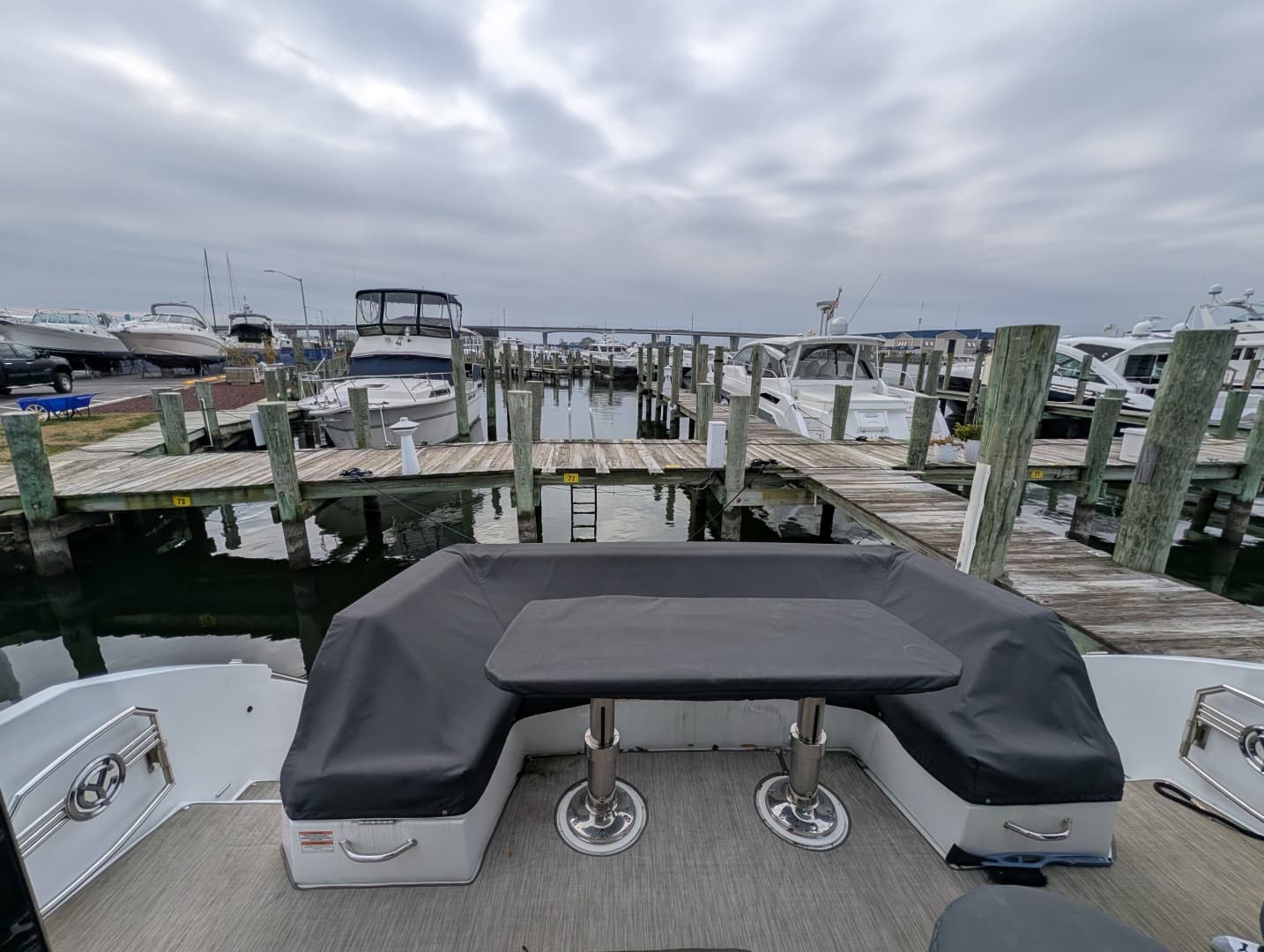 2022 Cruisers Yachts 54 Cantius