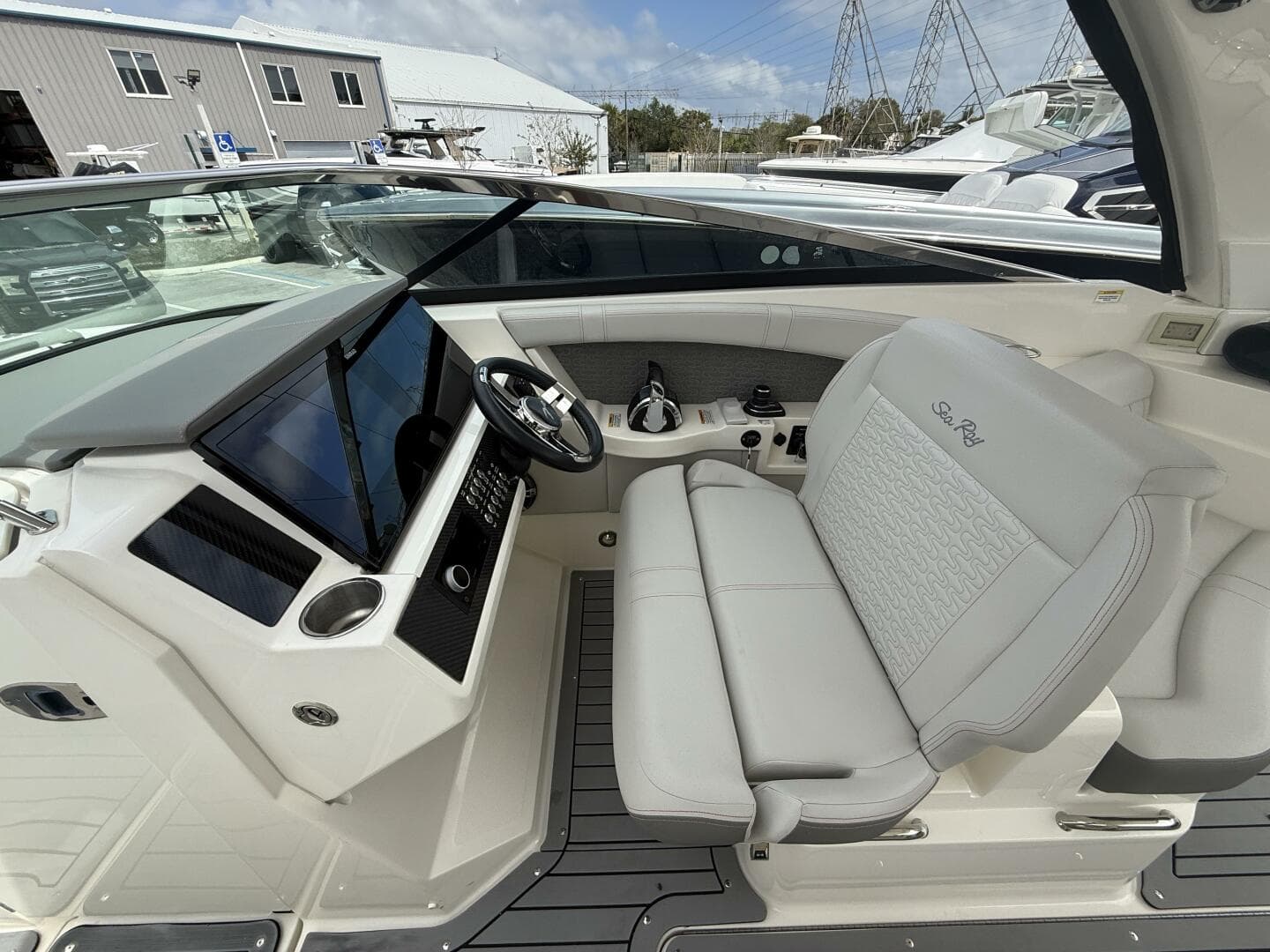 2020 Sea Ray 350 SLX Outboard