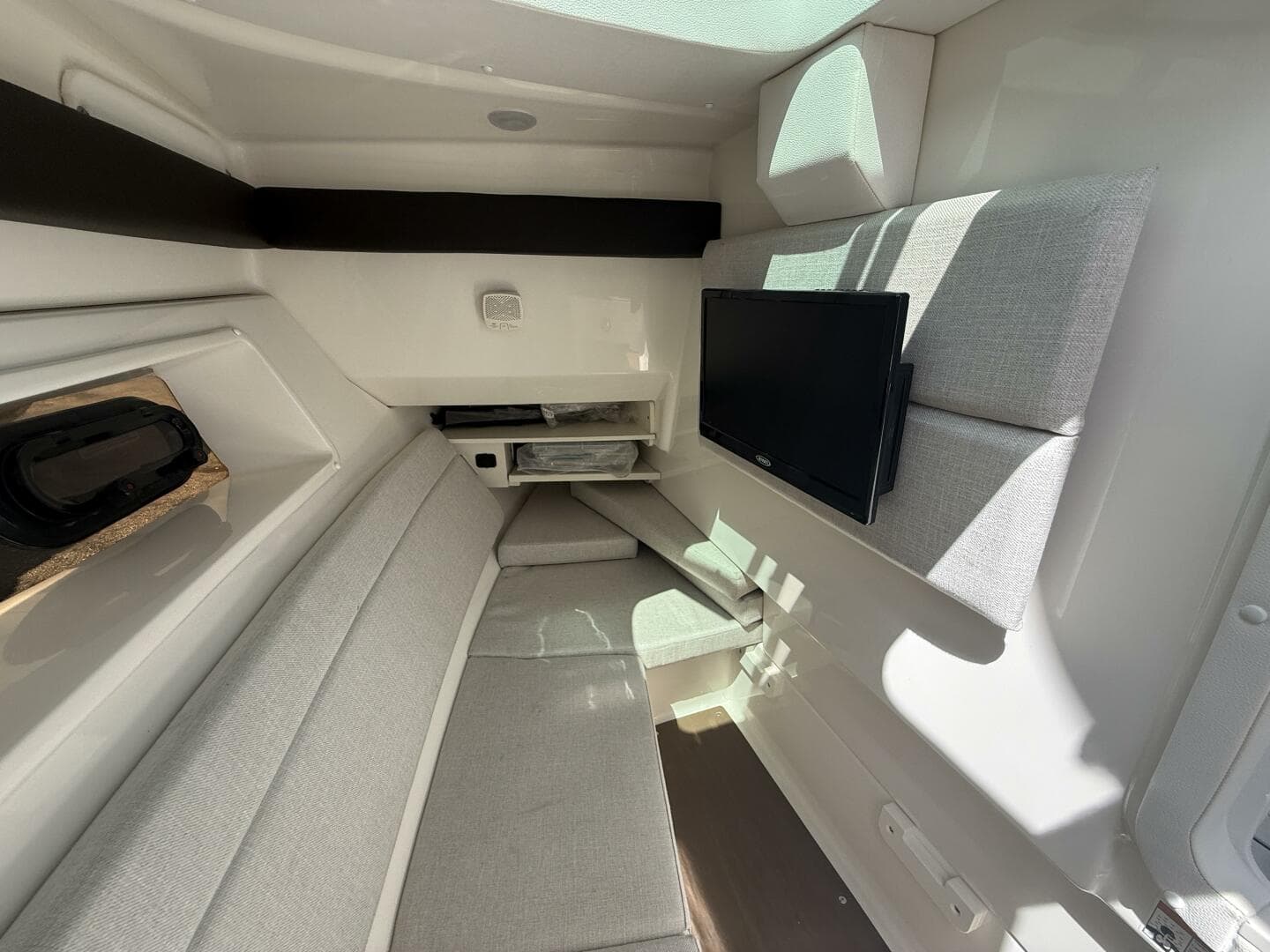 2020 Sea Ray 350 SLX Outboard