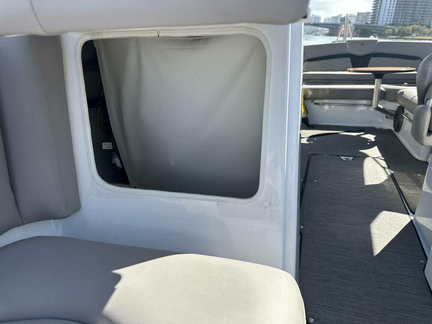 2022 Four Winns HD8 OB