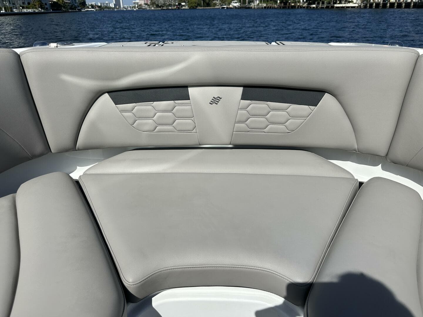 2022 Four Winns HD8 OB