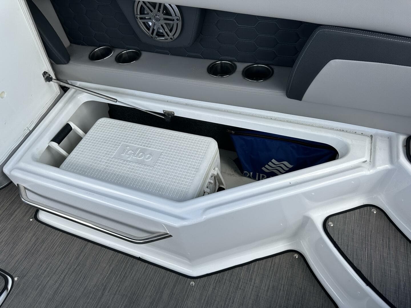 2022 Four Winns HD8 OB