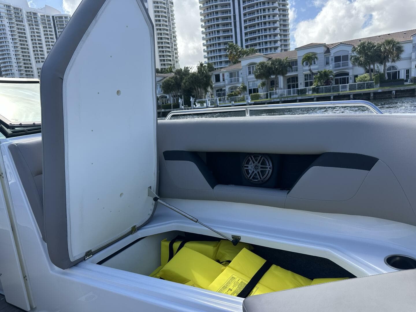 2022 Four Winns HD8 OB