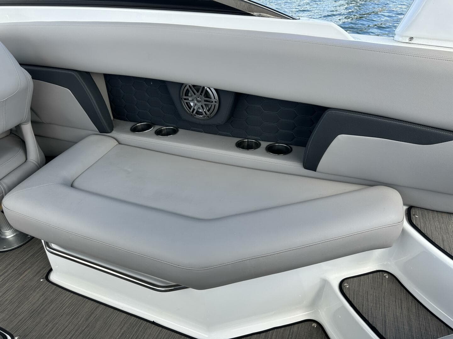 2022 Four Winns HD8 OB