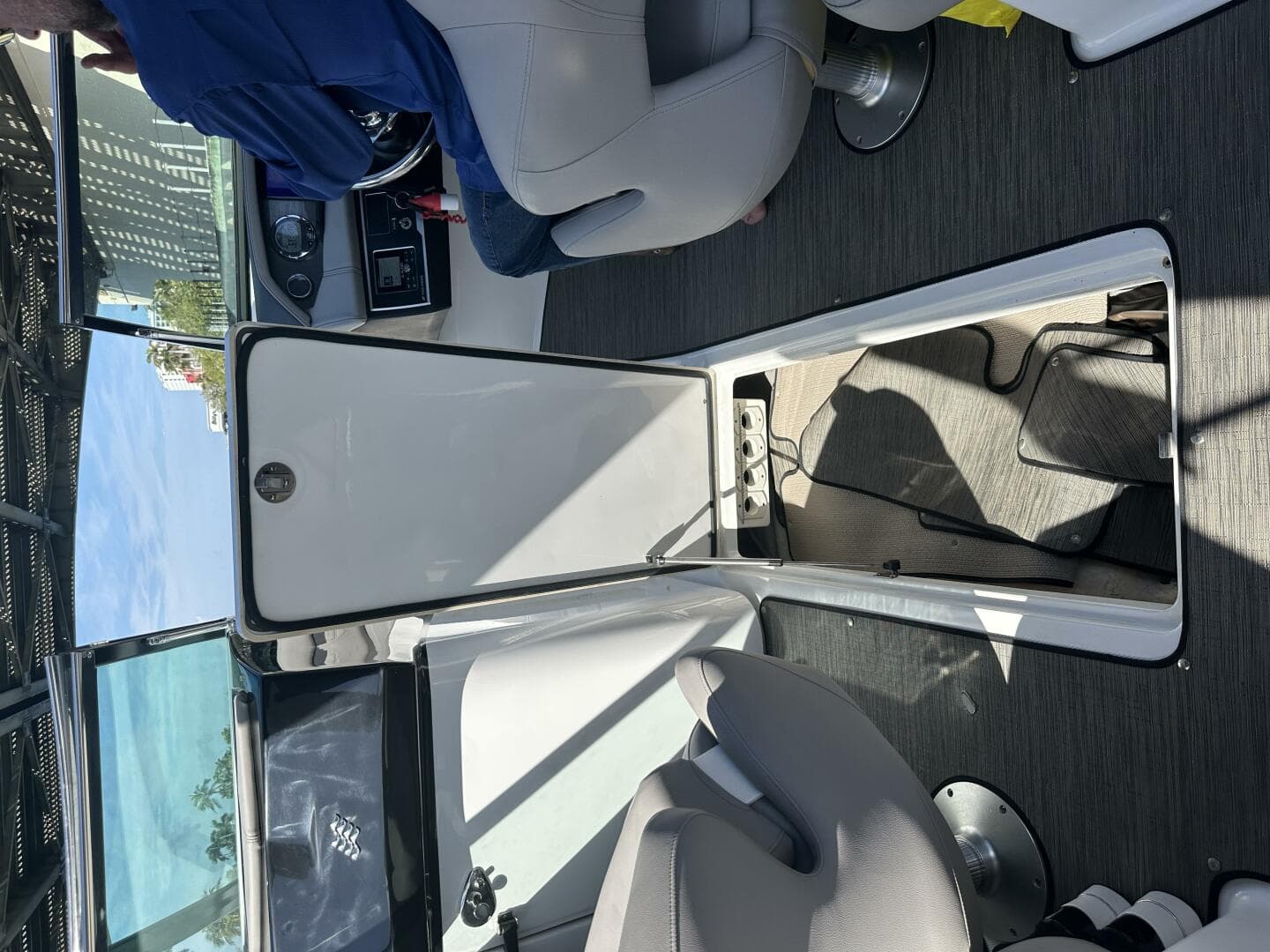 2022 Four Winns HD8 OB