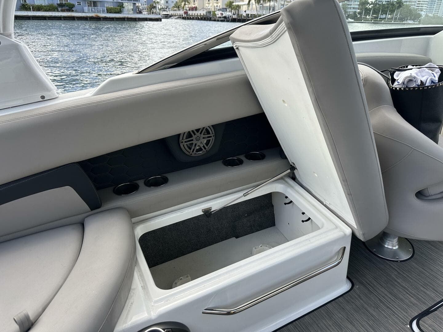 2022 Four Winns HD8 OB