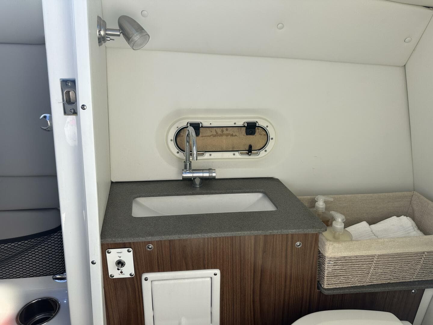 2022 Four Winns HD8 OB