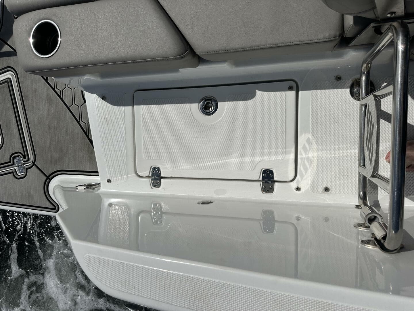 2022 Four Winns HD8 OB