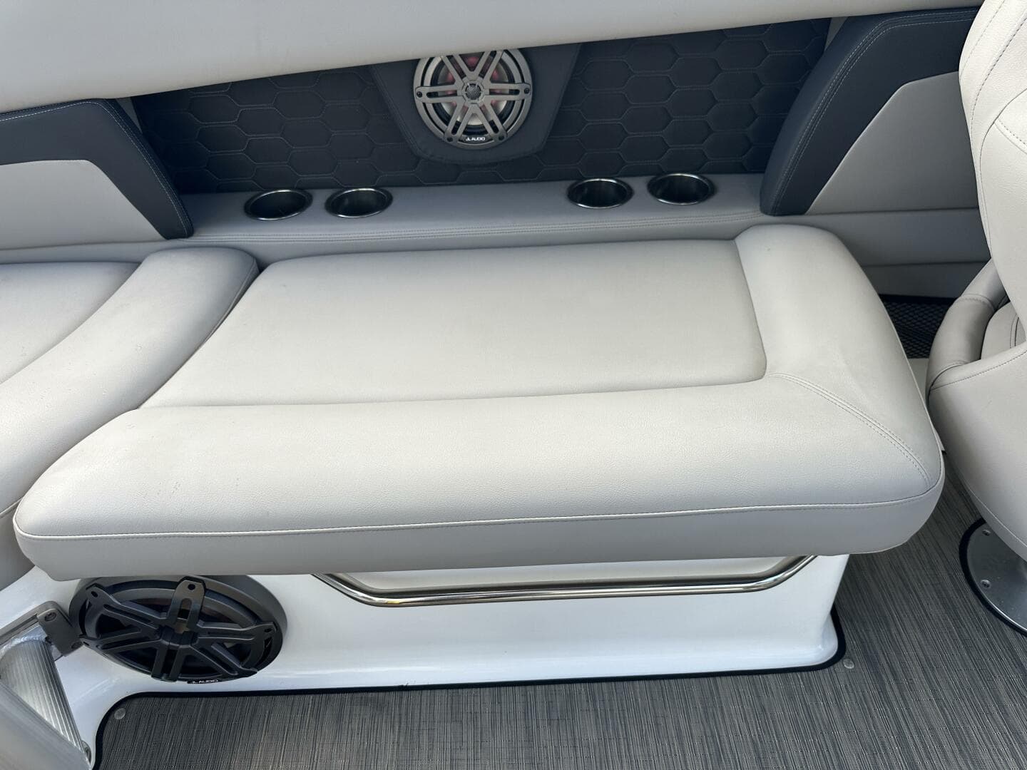 2022 Four Winns HD8 OB