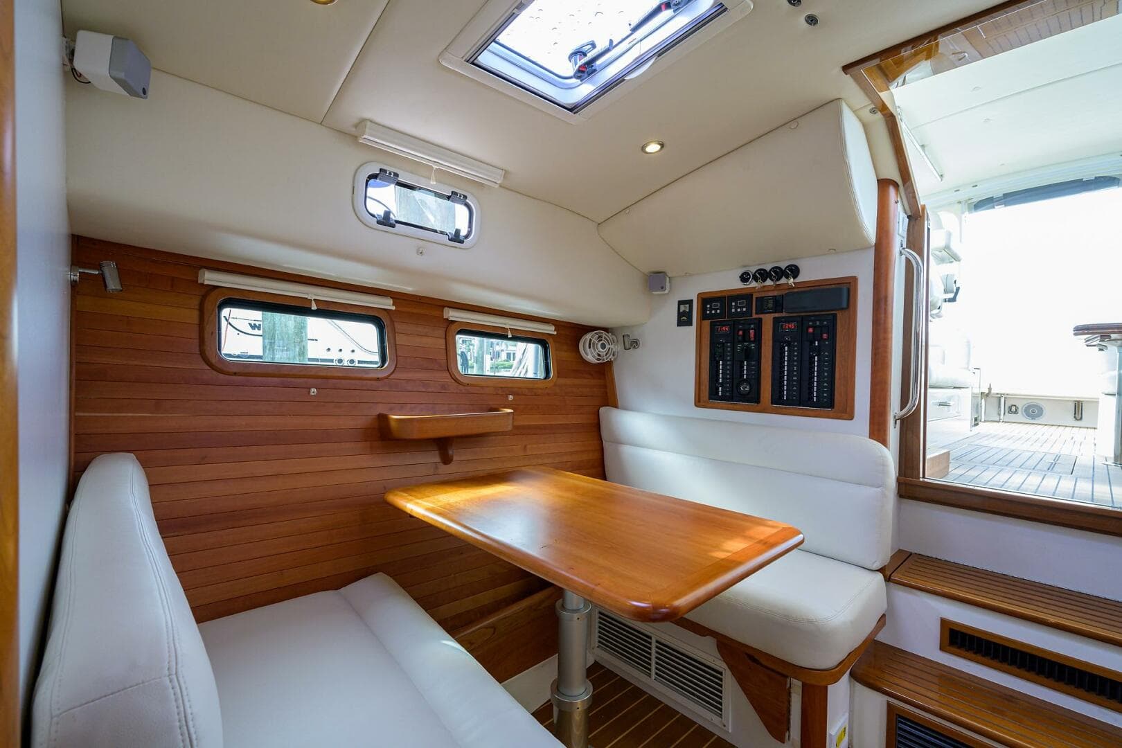 MJM 43 Scout - Interior Cabin