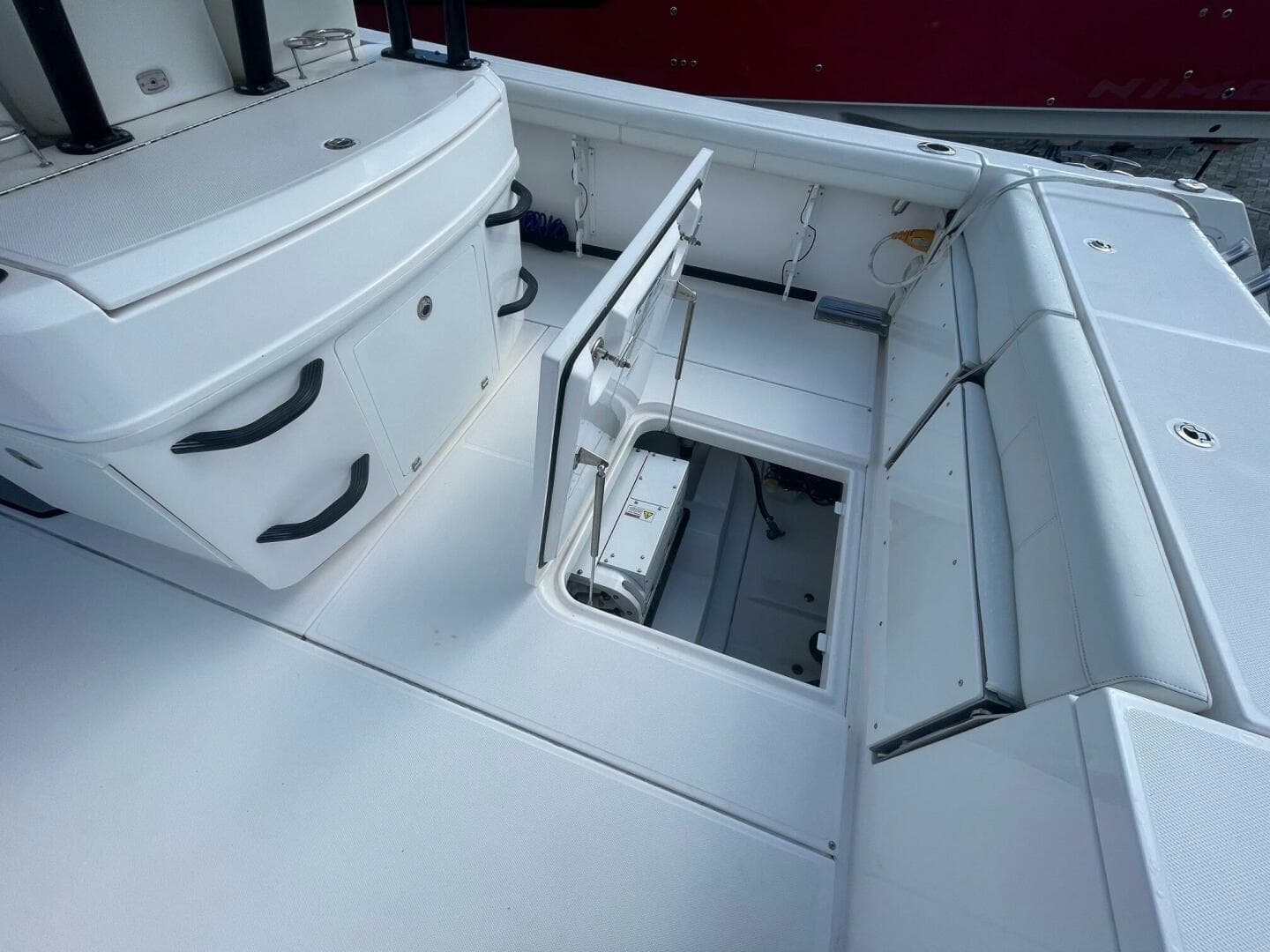 Everglades 335 Center Console -