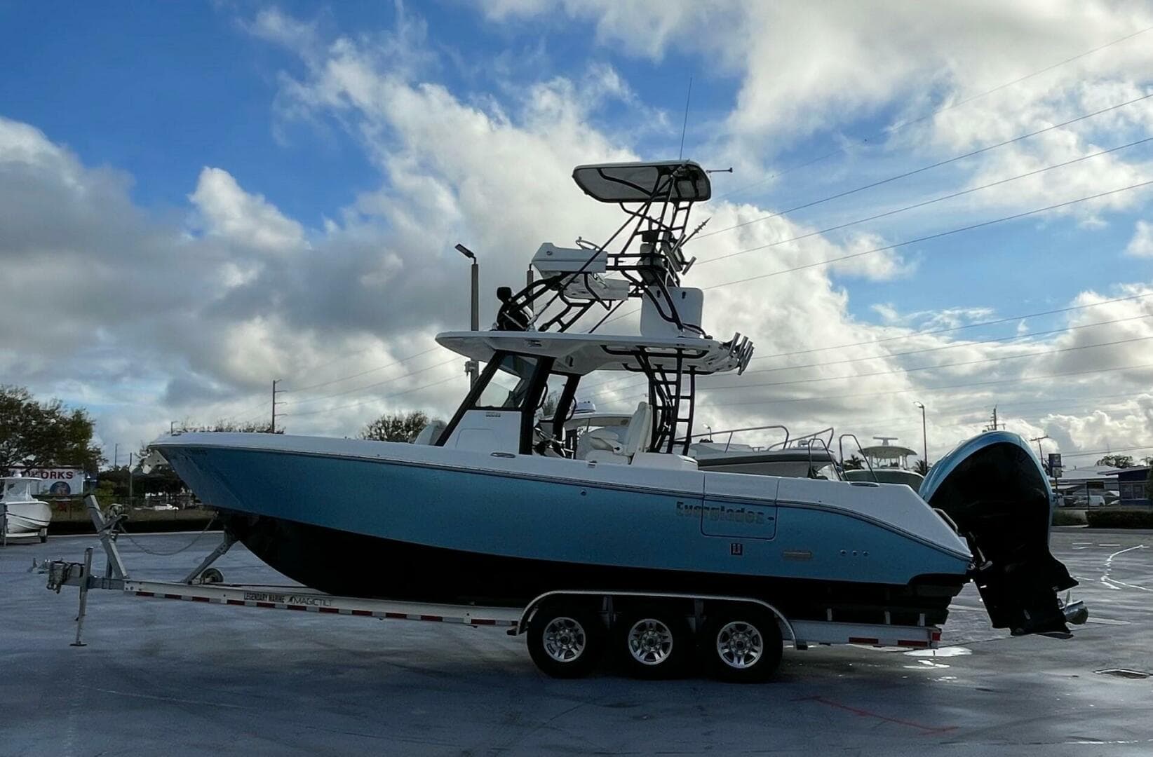 Everglades 335 Center Console -