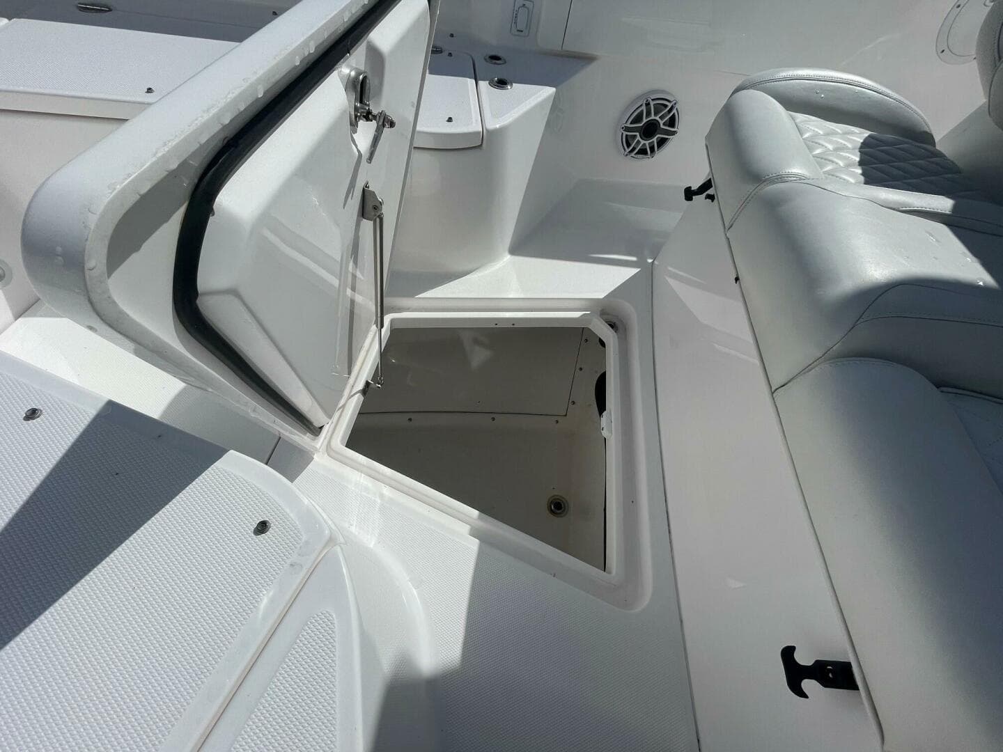 Everglades 335 Center Console -