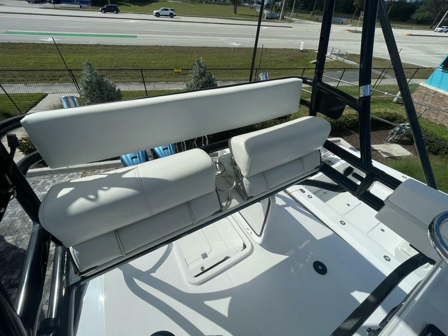 Everglades 335 Center Console -