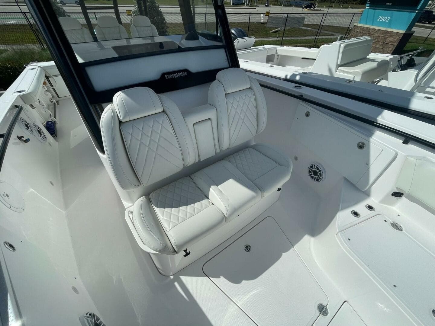 Everglades 335 Center Console -