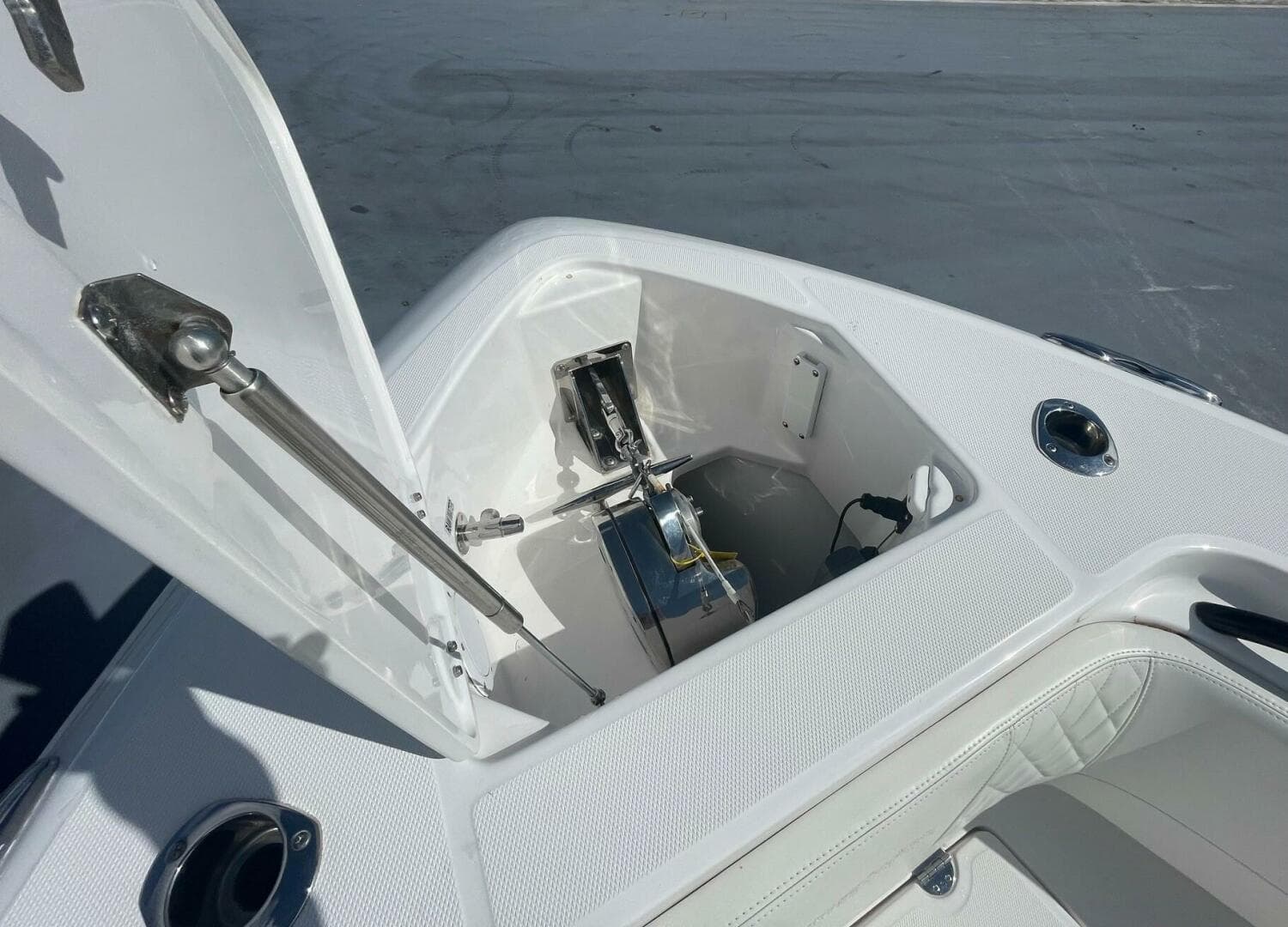 Everglades 335 Center Console -