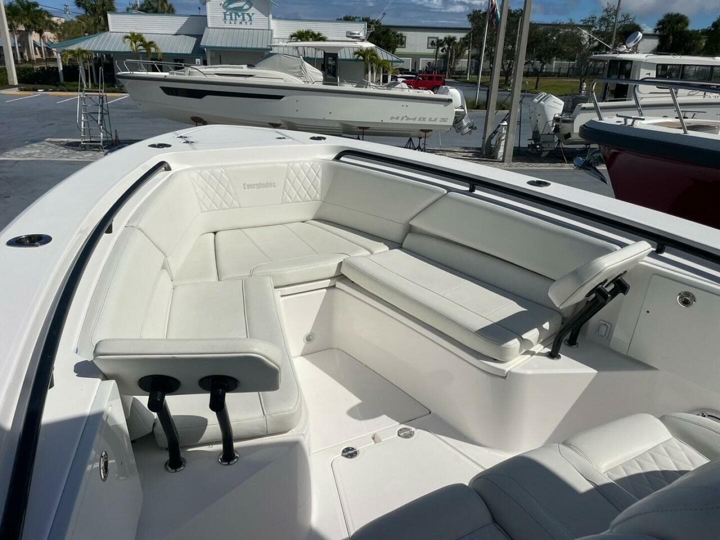 Everglades 335 Center Console -