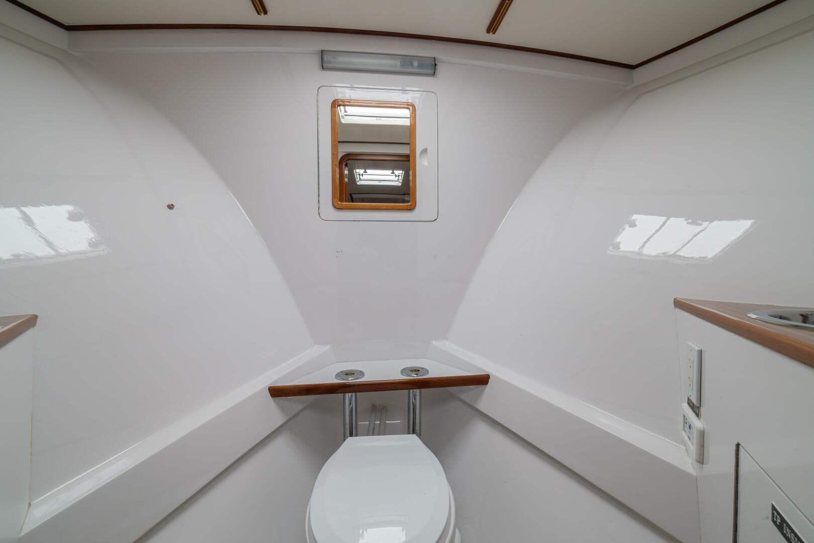 1991 Gamefisherman 40 Convertible "Sabe Nada" - Head