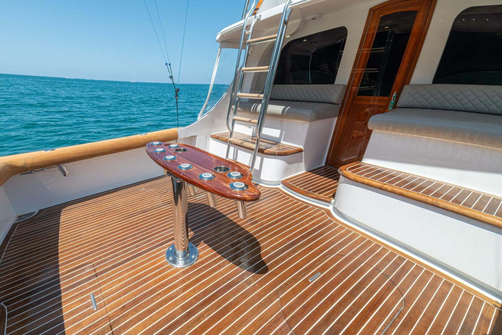 1991 Gamefisherman 40 Convertible "Sabe Nada" - Cockpit