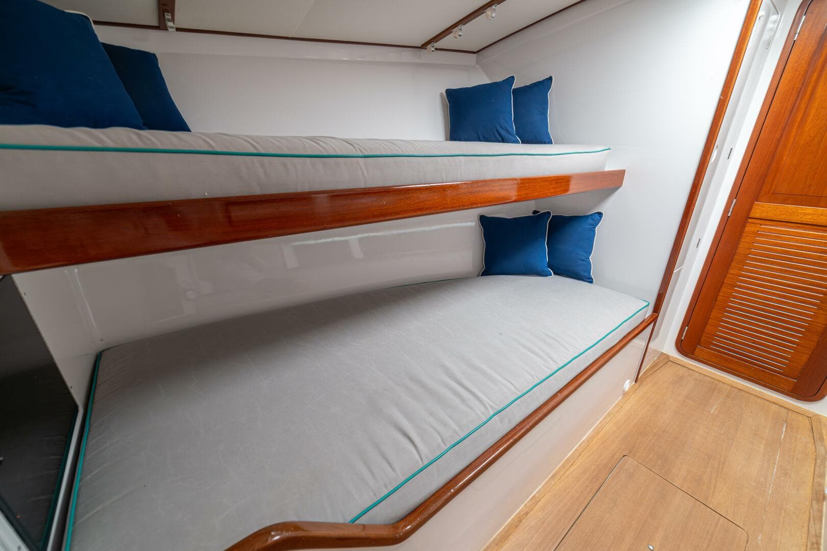 1991 Gamefisherman 40 Convertible "Sabe Nada" - Berth