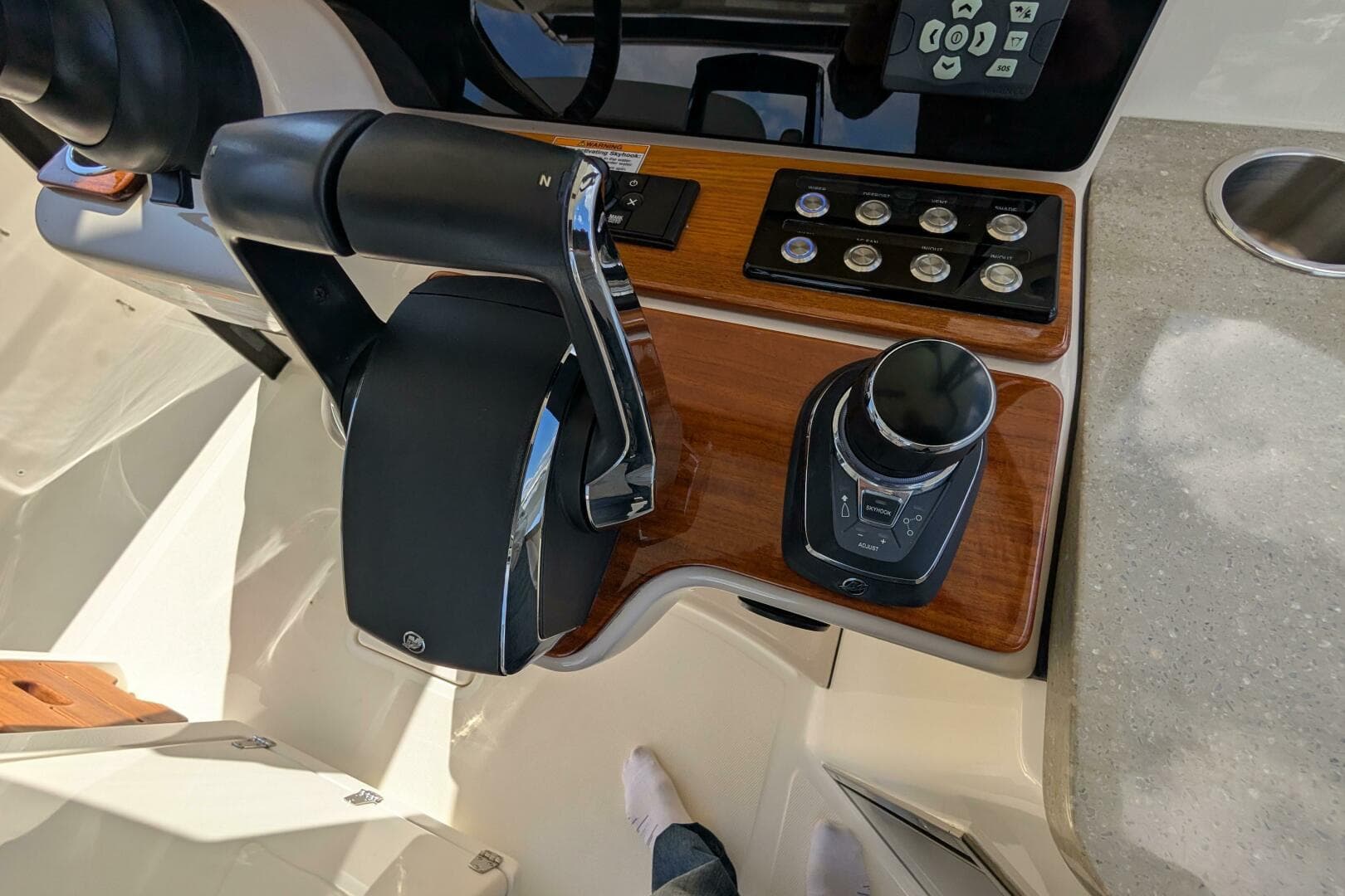 2024 Boston Whaler 350 Realm
