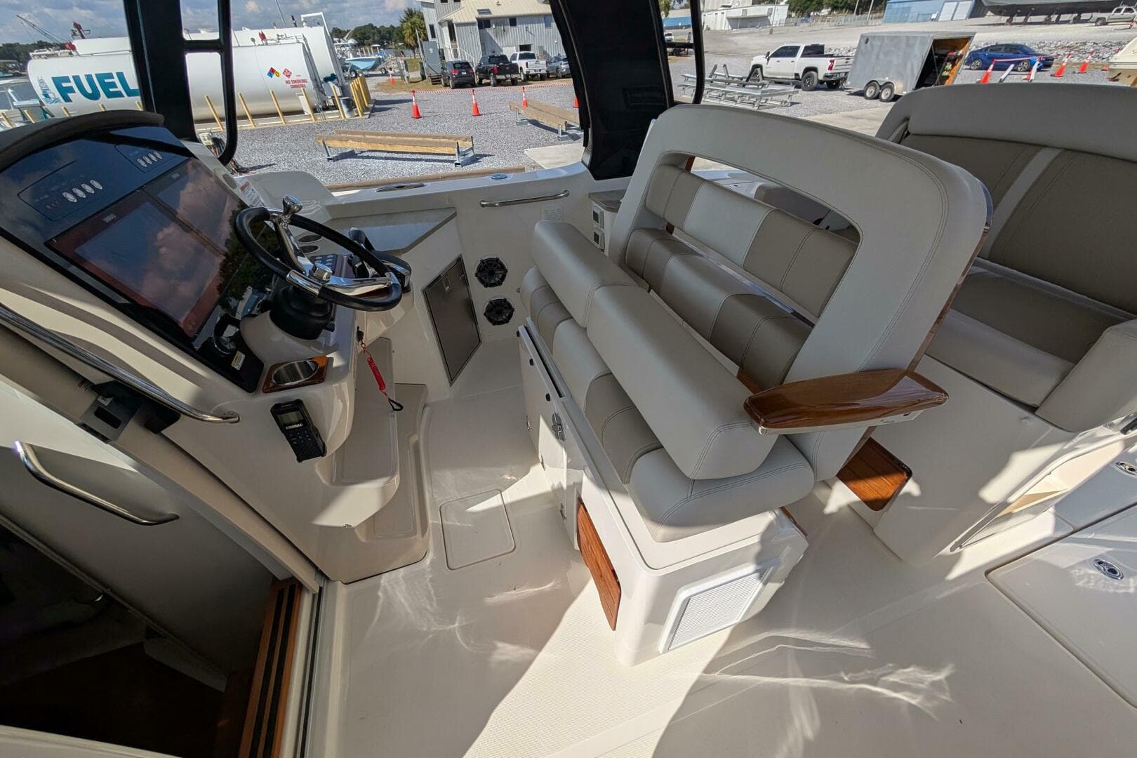 2024 Boston Whaler 350 Realm