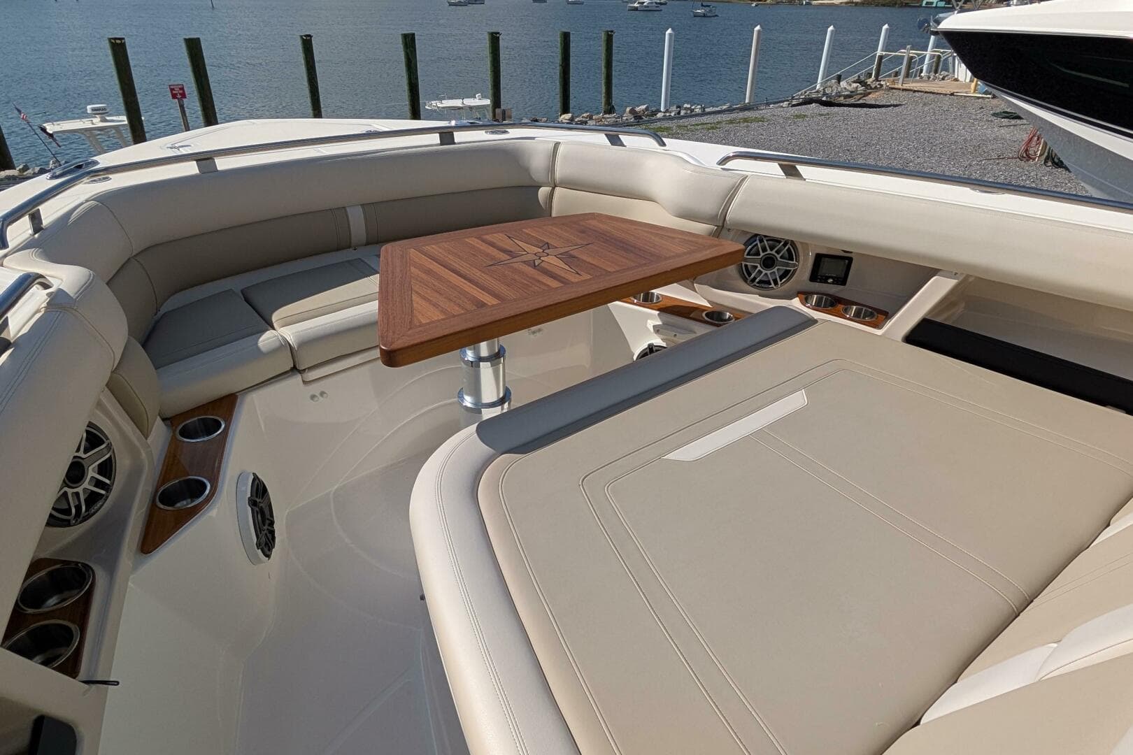 2024 Boston Whaler 350 Realm