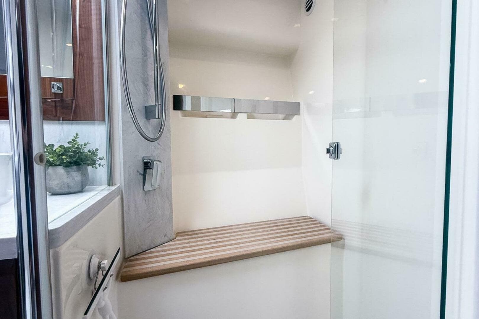 2021 Riviera 5400 Sport Yacht Platinum Edition