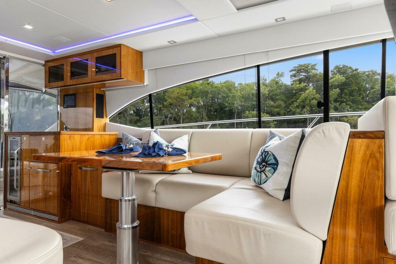 2021 Riviera 5400 Sport Yacht Platinum Edition