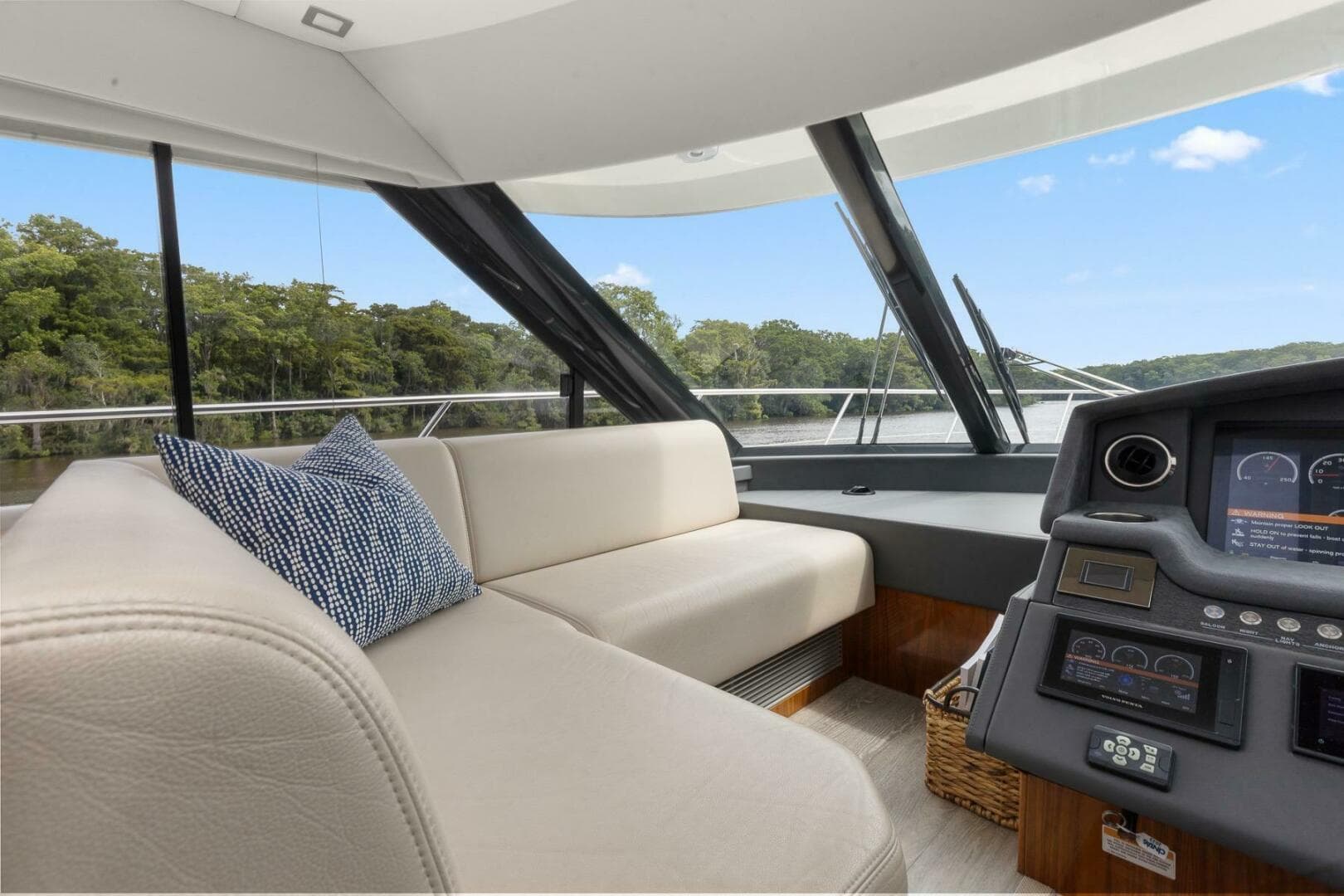 2021 Riviera 5400 Sport Yacht Platinum Edition