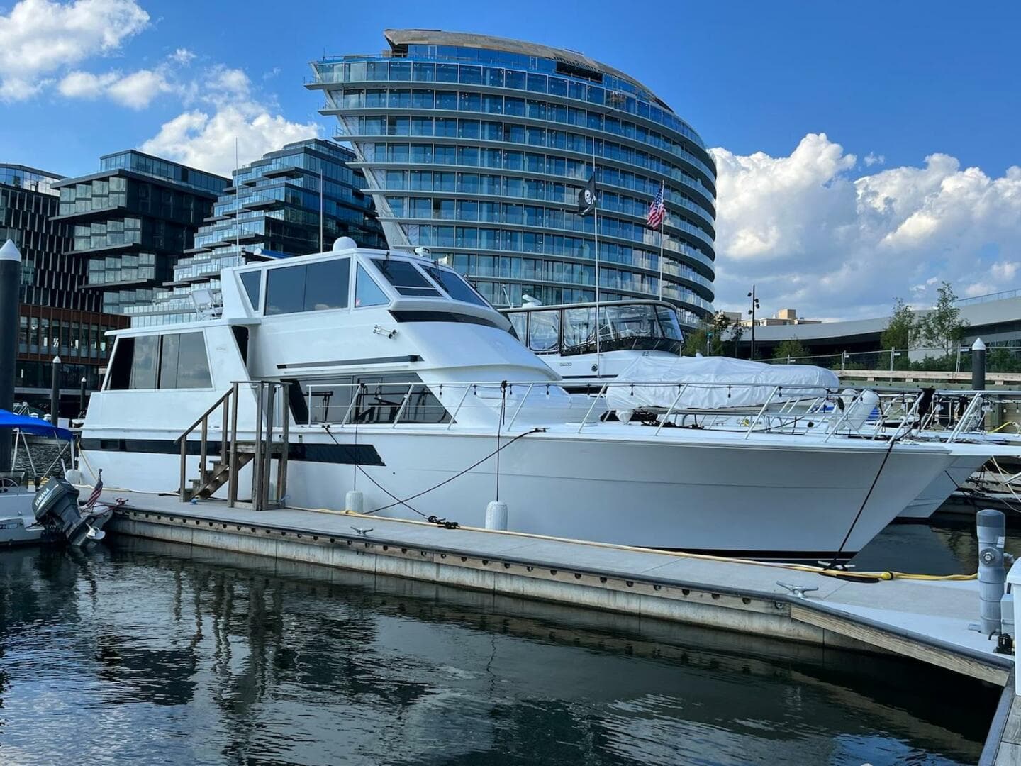 Starboard Profile - dockside