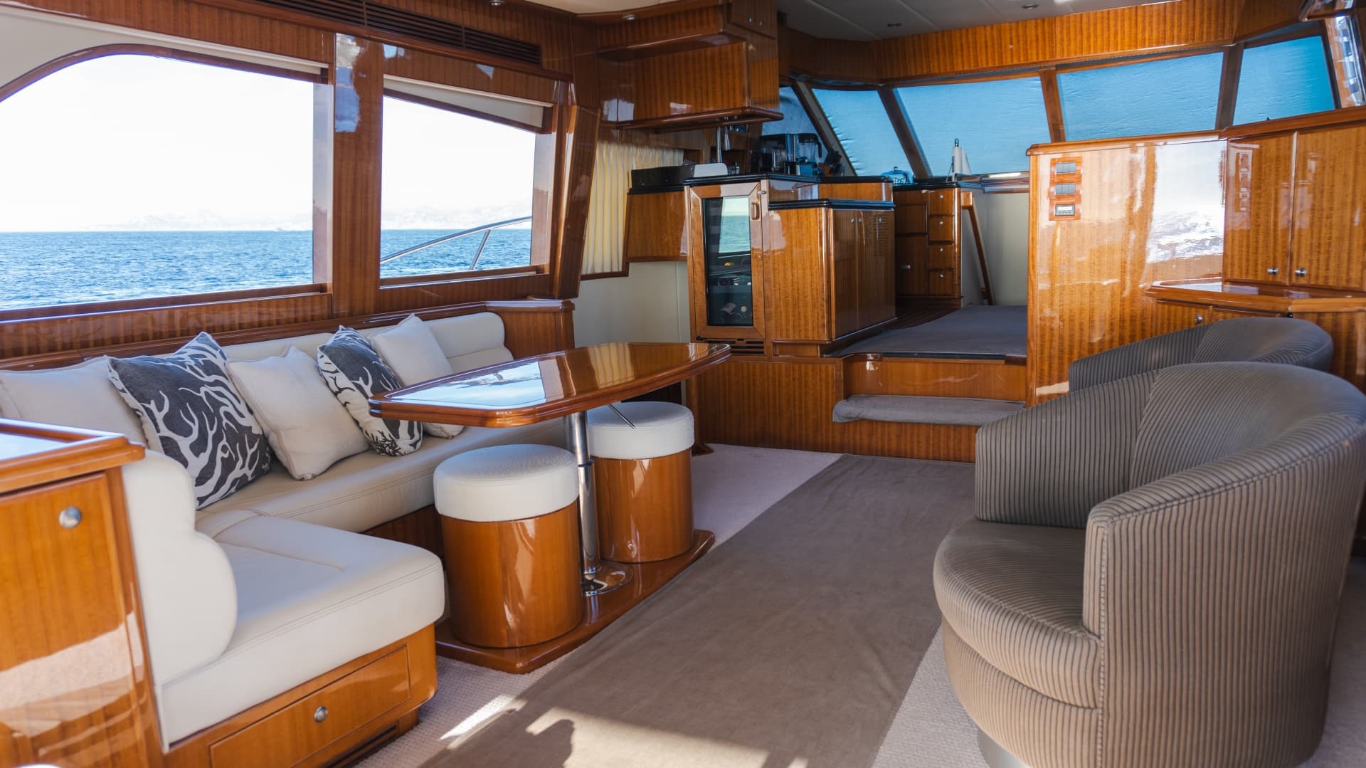 2012 McKinna 69 Skylounge