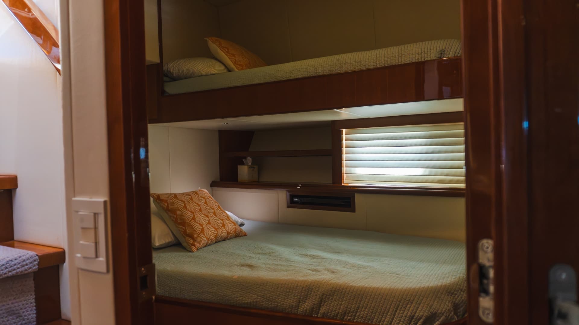 2012 McKinna 69 Skylounge