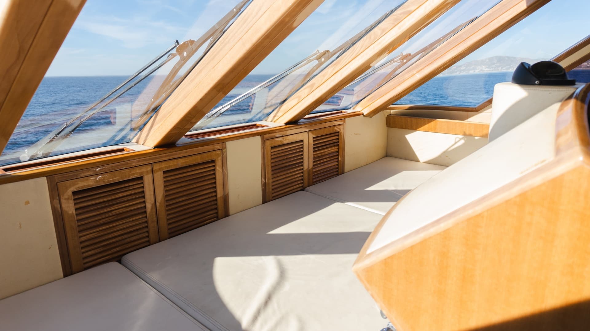 2012 McKinna 69 Skylounge