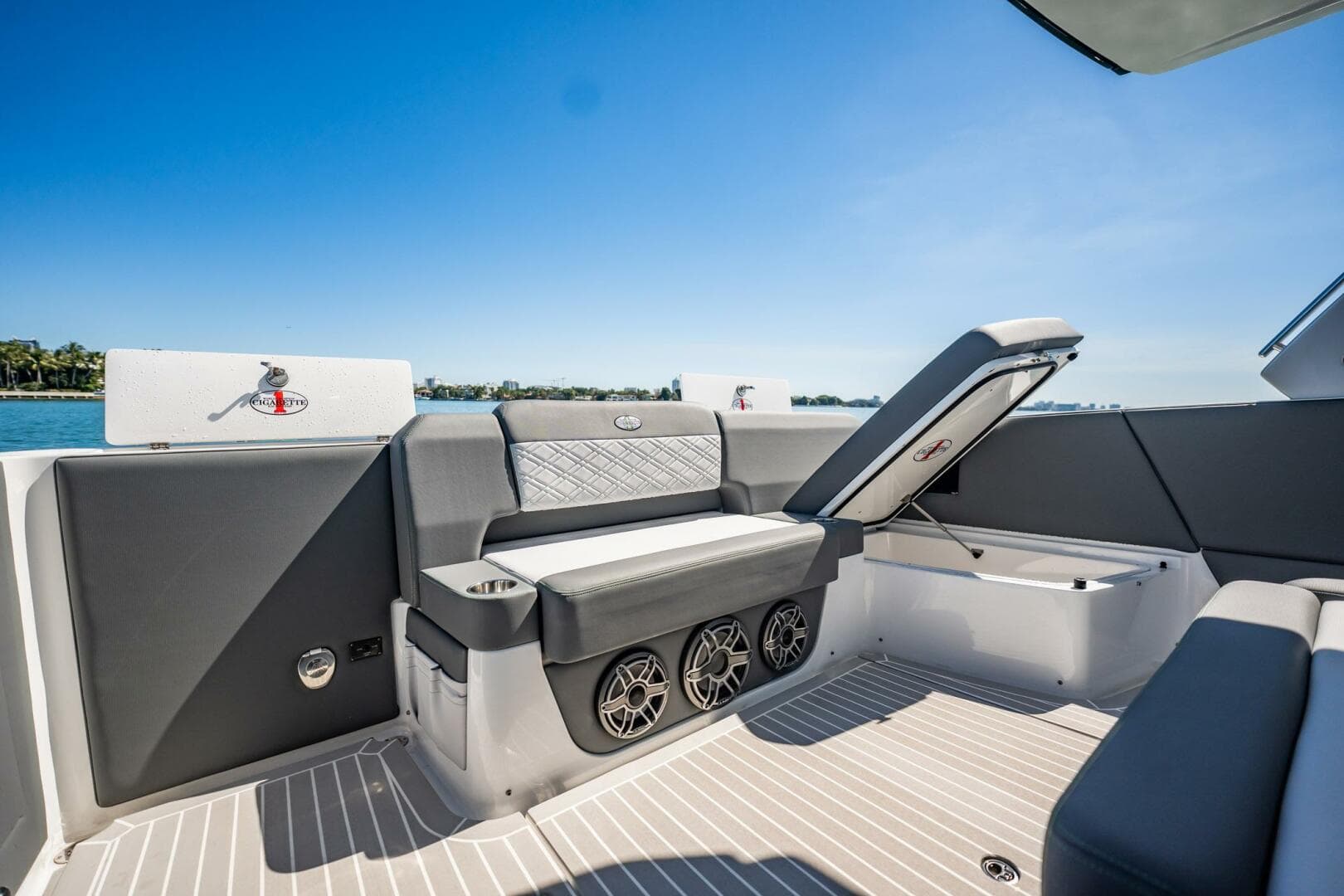 2024 Cigarette 42 Auroris