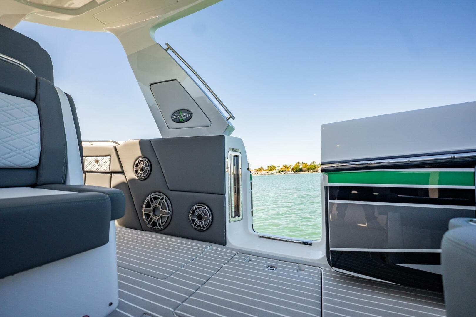 2024 Cigarette 42 Auroris